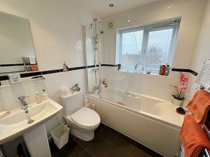 Family Bathroom- click for photo gallery